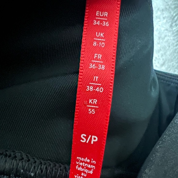 SPANX Faux Leather Leggings Size Small - Picture 9 of 10